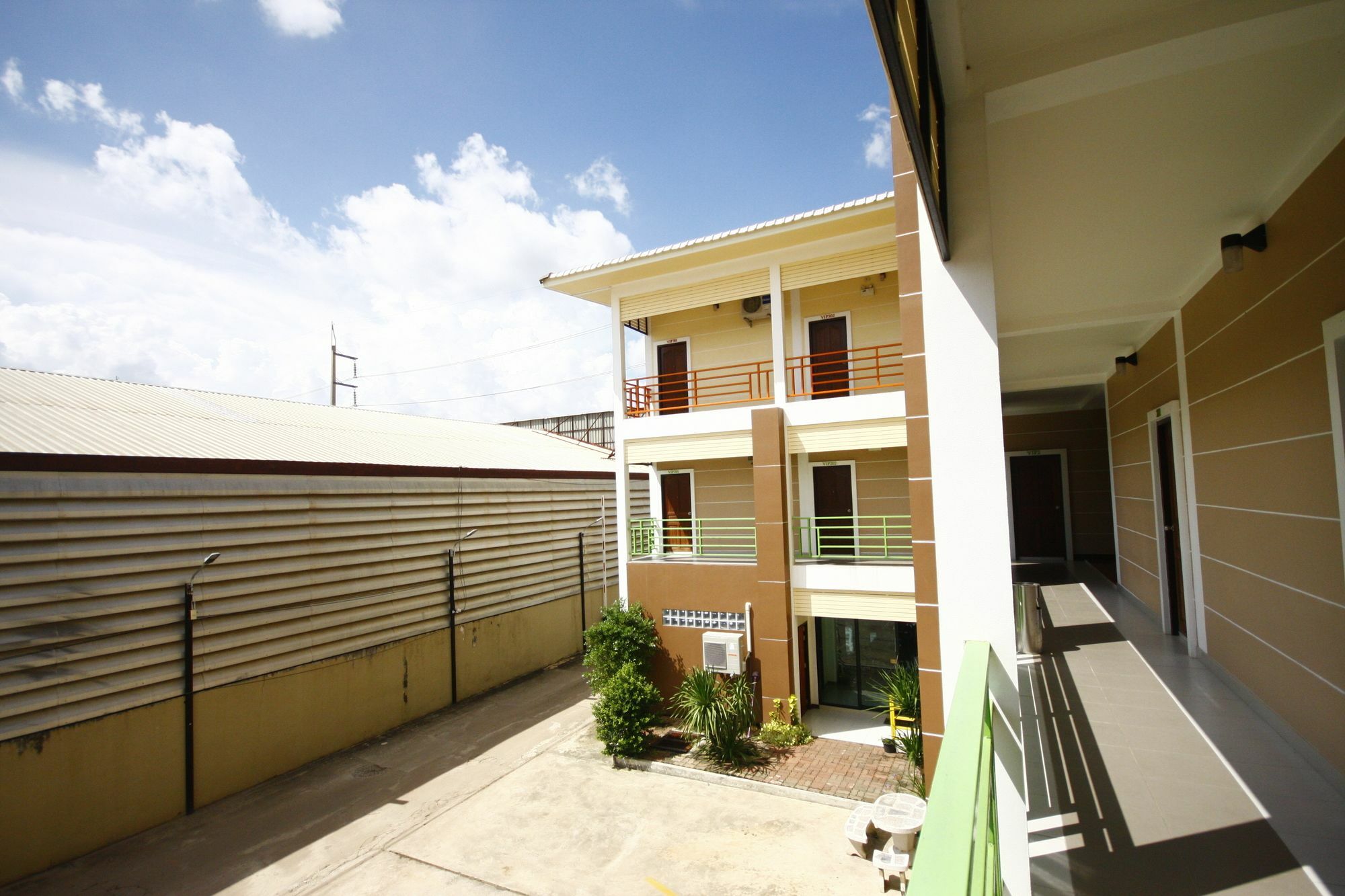 Charoensuk Grand Hotel Kabin Buri Exterior photo